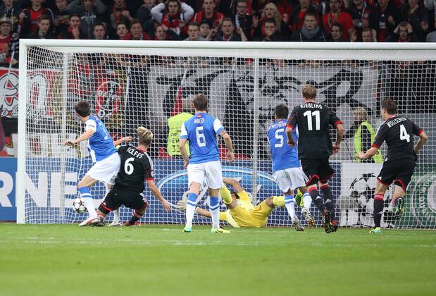 Leverkusen, Fussball Herren, UEFA Champions League, Saison 2013 2014, 1.Runde, Bayer 04 Leverkusen vs Real Sociedad de Futbol, 02.10.2013, Bayarena leverkusen SImon Rolfes erzielte das 1:0