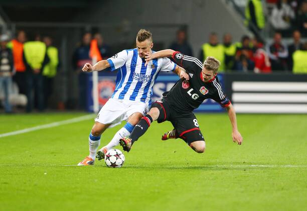 Lars Bender (Bayer 04 Leverkusen) im Zweikampf mit Haris Seferovic (Real Sociedad San Sebastian), Aktion Action Bayer 04 Leverkusen vs Real Sociedad San Sebastian, 02.10.2013, Fussball, UEFA Champions League EP_ans