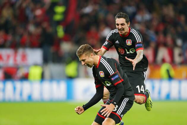 Jens Hegeler (Bayer 04 Leverkusen) bejubelt seinen Treffer zum 2:1 mit Roberto Hilbert (Bayer 04 Leverkusen), Torjubel Jubel, Emotionen Bayer 04 Leverkusen vs Real Sociedad San Sebastian, 02.10.2013, Fussball, UEFA Champions League EP_ans