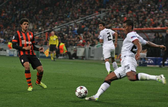 ITAR-TASS: DONETSK, UKRAINE. OCTOBER 2, 2013. Manchester United Luis Antonio Valencia (white) in the UEFA Champions League 2013 2014 Group A Round 2, Shakhtar Donetsk vs Manchester United match. The game ended in a 1-1 draw.  RE12B266
