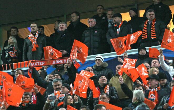 ITAR-TASS: DONETSK, OCTOBER 2, 2013. Businessman Rinat Akhmetov (3rd L dar) at the UEFA Champions League 2013 2014 Group A Round 2, Shakhtar Donetsk fans.  premiumd RE12B26B