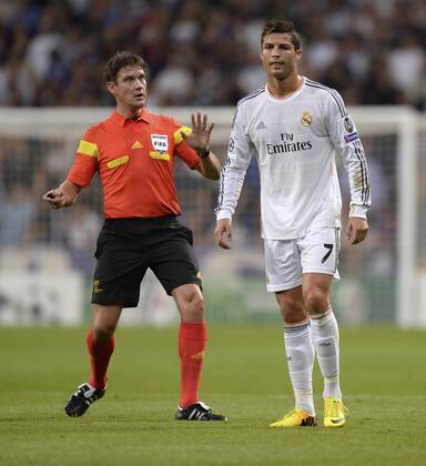 Cristiano Ronaldo y Referee Matej Jug. Champions League match between Real Madrid vs FC Kopenhagen. . In this picture, Cristiano Ronaldo and Referee Matej Jug. xJUANxAGUADOx 