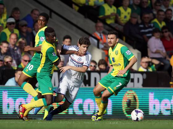 Norwich City v Chelsea FC London . . Norwich, UK . . 06.10.2013 Leroy Fer (NC) Oscar (C) Alexander Tettey (NC) Robert Snodgrass (NC) 