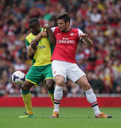 Arsenal FC London v Norwich City Sebastien Bassong (NC) Olivier Giroud (A) 