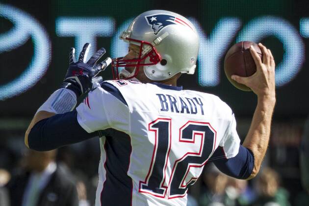 October 20, 2013: New England Patriots quarterback Tom Brady (12) throws the ball during warm-ups prior to the NFL American Football Herren USA game between the New England Patriots and the New York Jets at MetLife Stadium in East Rutherford, New Jersey. The Jets win 30-27 in overtime. (Christopher Szagola Cal Media) NFL American Football Herren USA 2013: Patriots vs Jets OCT 20 - ZUMAcs7