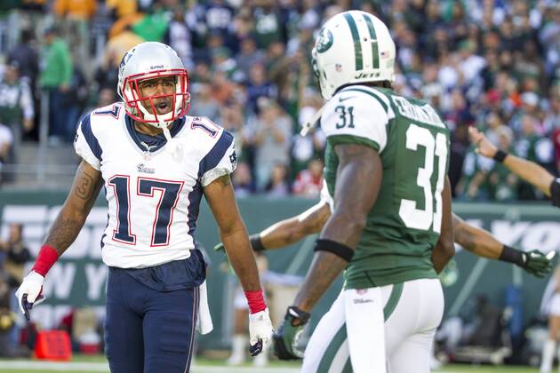 October 20, 2013: New England Patriots wide receiver Aaron Dobson (17) has some words with New York Jets cornerback Antonio Cromartie (31) after missing the pass during the NFL American Football Herren USA game between the New England Patriots and the New York Jets at MetLife Stadium in East Rutherford, New Jersey. The Jets win 30-27 in overtime. (Christopher Szagola Cal Media) NFL American Football Herren USA 2013: Patriots vs Jets OCT 20 - ZUMAcs7