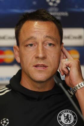 Düsseldorf , Deutschland, UEFA Champions League UEFA Pre-Match Pressekonferenz Chelsea FC im Konferenzzentrum im Flughafen in Düsseldorf am 21.10. 2013 Chelsea Spieler John TERRY (CFC)