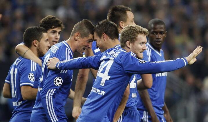 Gelsenkirchen, Veltins-Arena, 22.10.13: Londons Fernando Torres celebrates scoring the 1:0 with Cesar Azpilicueta and Andre Schürrle during the match between FC Schalke 04 vs. Chelsea London in the champions league season 2013 2014. FC Schalke 04 vs. Chelsea London in der Gruppenphase der UEFA Championsleague Spiel