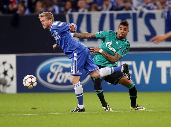 Andre Schürrle (Chelsea), Kevin-Prince Boateng (Schalke) . FC Schalke 04-FC Chelsea . Gelsenkirchen, GER, 22.10.2013 , Fussball-Champions League 2013-2014 .