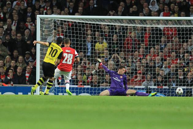 Henrikh Micki Mkhitaryan 10 (Borussia Dortmund) mit dem Treffer, Tor zum 1:0 Arsenal FC London vs BVB Borussia Dortmund 09 --- Fussball --- Champions League --- 22.10.2013 EP_JSE