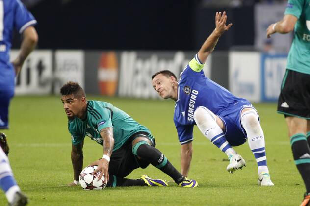 Gelsenkirchen, Veltins-Arena, 22.10.13: Schalkes Kevin-Prince Boateng (L) against Schalkes Frank Lampard during the match between FC Schalke 04 vs. Chelsea London in the champions league season 2013 2014. FC Schalke 04 vs. Chelsea London in der Gruppenphase der UEFA Championsleague Spiel