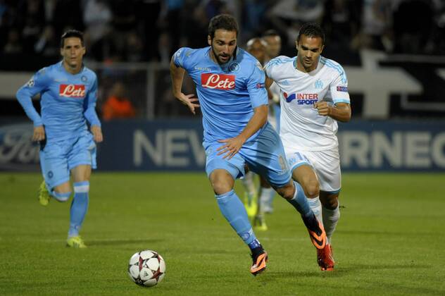 Higuain (Naples) - Morel (OM) FOOTBALL : Marseille vs Naples - Champions League - 22 10 2013 FranckPennant Panoramic 