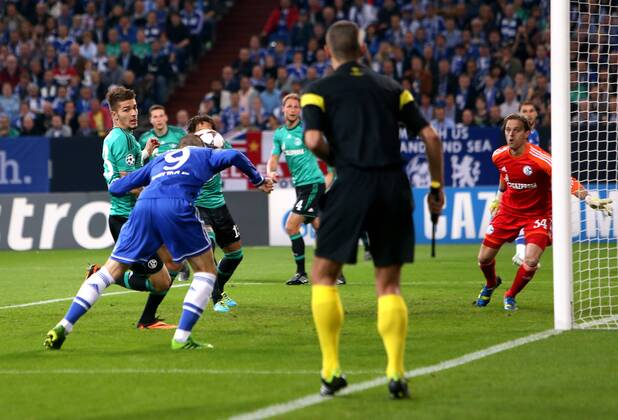 Gelsenkirchen Fußball Champions League FC Schalke 04 vs. Chelsea FC, Jubel über das Tor zu, 0:1 durch Fernando Torres (Chelsea, Nr-9), links Roman Neustädter (Schalke), rechts Torwart Timo Hildebrand (Schalke)