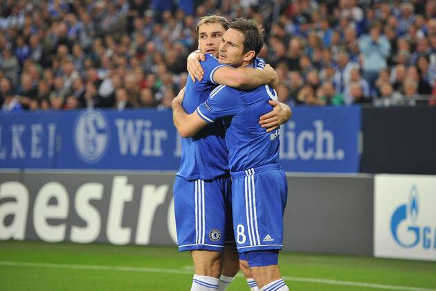 Fußball Champions League Gruppenphase 3. Spieltag Schalke 04 - FC Chelsea am 22.10.2013 in der Veltins Arena in Gelsenkirchen Torjubel zum 0:1 Branislav Ivanovic ( Chelsea ), links - Frank Lampard ( Chelsea ), rechts