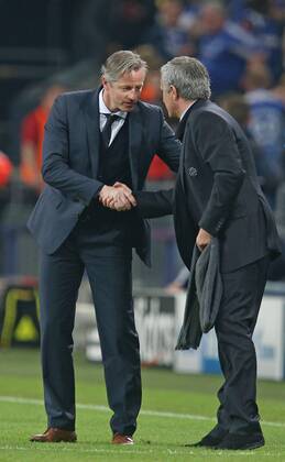 22.10.2013, Fussball Championsleague 2013 2014, Vorrunde, 3.Spieltag, FC Schalke 04 - FC Chelsea , in der Veltins-Arena Gelsenkirchen. v.l. Trainer Jens Keller (Schalke) und Trainer Jose Mourinho (FC Chelsea)