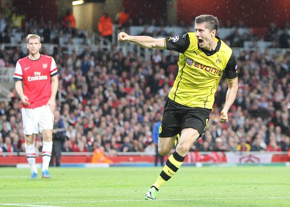 22.10.2013, xtvx, Fussball Champions League, Arsenal London - Borussia Dortmund, v.l. Goal scored, Tor zum 1:2 Robert Lewandowski (Borussia Dortmund) Torjubel, Goal celebration, celebrate the goal