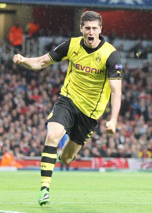 22.10.2013, xtvx, Fussball Champions League, Arsenal London - Borussia Dortmund, v.l. Goal scored, Tor zum 1:2 Robert Lewandowski (Borussia Dortmund) Torjubel, Goal celebration, celebrate the goal