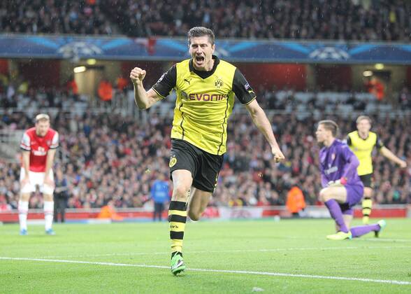 22.10.2013, xtvx, Fussball Champions League, Arsenal London - Borussia Dortmund, v.l. Goal scored, Tor zum 1:2 Robert Lewandowski (Borussia Dortmund) Torjubel, Goal celebration, celebrate the goal