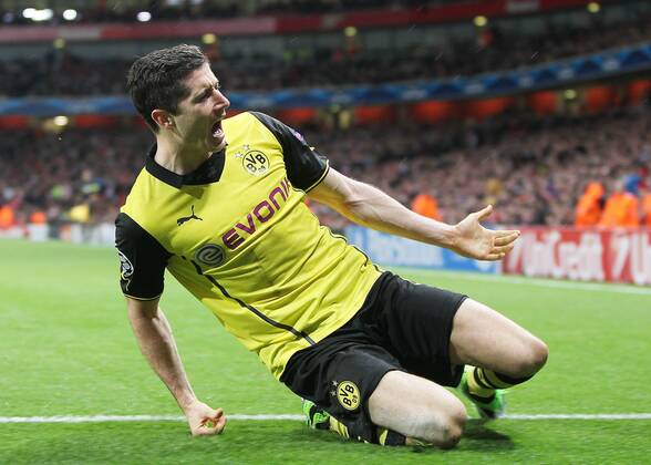 22.10.2013, xtvx, Fussball Champions League, Arsenal London - Borussia Dortmund, v.l. Goal scored, Tor zum 1:2 Robert Lewandowski (Borussia Dortmund) Torjubel, Goal celebration, celebrate the goal