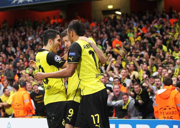22.10.2013, xtvx, Fussball Champions League, Arsenal London - Borussia Dortmund, v.l. Goal scored, Tor zum 1:2 Robert Lewandowski (Borussia Dortmund) Torjubel, Goal celebration, celebrate the goal