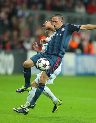 Frank RIBERY, FCB 7 Zweikampf , Aktion um den Ball gegen FC BAYERN München - FC VIKTORIA PILSEN ( - ) Fussball UEFA Champions League, Gruppe D , Gruppenphase Hinspiel, München, 23.10.2013 CL Saison 2013 2014, FCB, München