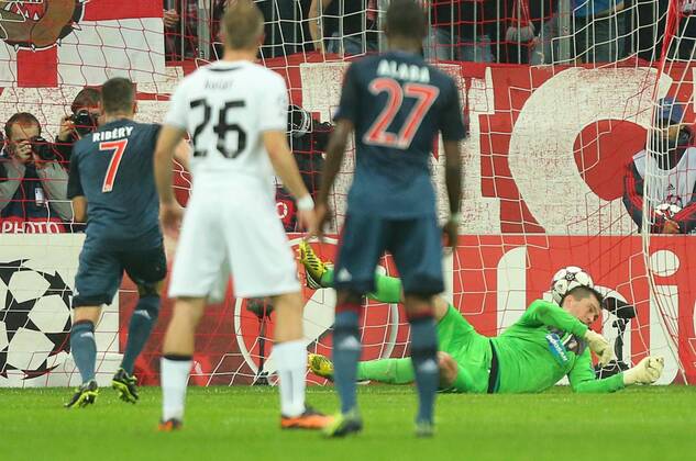 Frank RIBERY, FCB 7 Torschuss, schiesst das Tor zum 1-0 FC BAYERN München - FC VIKTORIA PILSEN ( - ) Fussball UEFA Champions League, Gruppe D , Gruppenphase Hinspiel, München, 23.10.2013 CL Saison 2013 2014, FCB, München