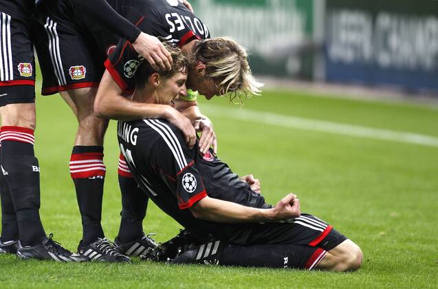 Leverkusen, BayArena, 23.10.13: Leverkusens Stefan Kießling celebrates scoring the 1:0 with teammate Simon Rolfes during the match between Bayer 04 Leverkusen vs. Schachtar Donezk in the champions league season 2013 2014. Bayer 04 Leverkusen vs. Schachtar Donezk in der Gruppenphase der UEFA Championsleague.