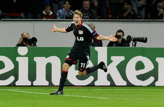 Fussball, UEFA Champions League, Herren, Saison 2013 2014, Gruppe A, 3. Spieltag, BayArena Leverkusen, Bayer Leverkusen (schwarz) - FC Schachtar Donezk, Shakhtar Donetsk (weiss); Jubel Stefan Kießling, Kiessling (Leverkusen) nach seinem Tor zum 1:0. Jubel, Freude, Aktion, Einzelbild.