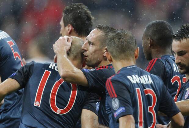 Frank RIBERY, FCB 7 Torjubel, Jubel nach dem Tor zum 1-0 mit Arjen ROBBEN, FCB 10 FC BAYERN München - FC VIKTORIA PILSEN ( - ) Fussball UEFA Champions League, Gruppe D , Gruppenphase Hinspiel, München, 23.10.2013 CL Saison 2013 2014, FCB, München