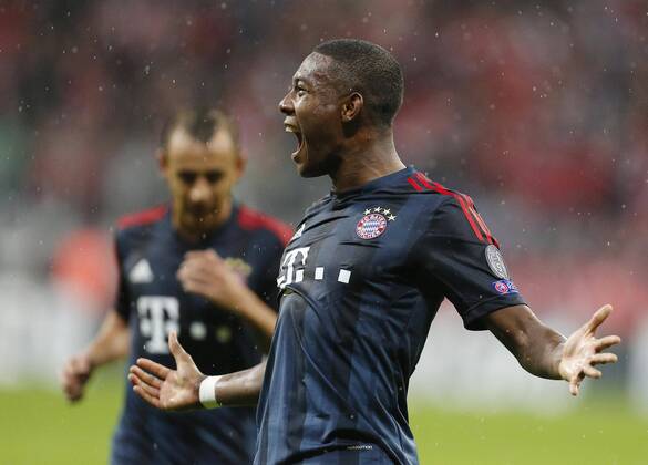 David ALABA, FCB 27 Torjubel, Jubel nach dem Tor zum 2-0 Jubel, Freude, Emotionen, Feiern, Lachen, jubelt, freuen, reisst die Arme hoch, ballt die Faust FC BAYERN München - FC VIKTORIA PILSEN ( - ) Fussball UEFA Champions League, Gruppe D , Gruppenphase Hinspiel, München, 23.10.2013 CL Saison 2013 2014, FCB, München