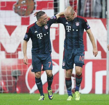 Torjubel von l-r: Franck RIBERY 7 (FC Bayern München) und Arjen ROBBEN 10 (FC Bayern München) FC Bayern München vs. FC Viktoria Pilsen, Fussball, Championsleague, 23.10.2013 EP_ckt