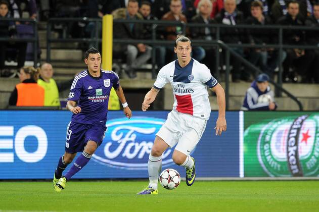 Zlatan Ibrahimovic (PSG) Matias Suarez (Anderlecht) RSC Anderlecht vs PSG Paris St. Germain - CL - 23 10 2013 N.LeGouic FEP Panoramic 