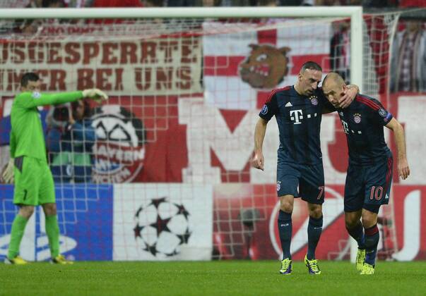 FC Bayern Munich vs FC Viktoria Plzen Champion s League soccer match, 3rd round, group D, Munich, Germany, October 23, 2013. From left: the goalkeeper of Plzen Matus Kozacik, Franck Ribery and Arjen Robben of Munich. (CTKxPhoto MichalxKamaryt) CTKPhotoP201310230865601  _KMT0065