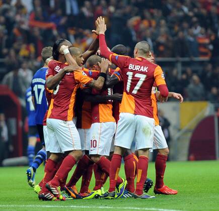 UEFA Champions League group B match between Galatasaray and FC Copenhagen at Turk Telekom Arena Stadium on October 23, 2013 in Istanbul, Turkey Pictured: Galatasaray s Wesley Sneijder and other players celebrates after goal. 