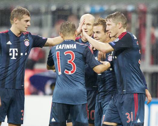 Bayern - Jubel nach 4:0 um Torschütze Bastian SCHWEINSTEIGER (31). Fussball, FC Bayern München - Viktoria Pilsen, UEFA Championsleague, Saison 2013 2014, Gruppenphase, 3.Spieltag, Gruppe D, am 23.10.2013 in München A L L I A N Z A R E N A Deutschland. Â