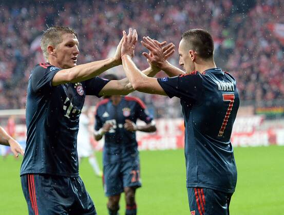 23.10.2013, xjhx, Fussball, Champions League, FC Bayern München - Viktoria Plzen, v.l. Bastian Schweinsteiger (FC Bayern München), Franck Ribery (FC Bayern München) Torjubel, Goal celebration, celebrate the goal 3:0