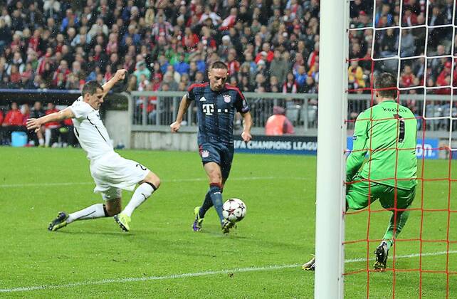 Frank RIBERY, FCB 7 Torschuss, schiesst das Tor zum 3-0 FC BAYERN München - FC VIKTORIA PILSEN ( - ) Fussball UEFA Champions League, Gruppe D , Gruppenphase Hinspiel, München, 23.10.2013 CL Saison 2013 2014, FCB, München