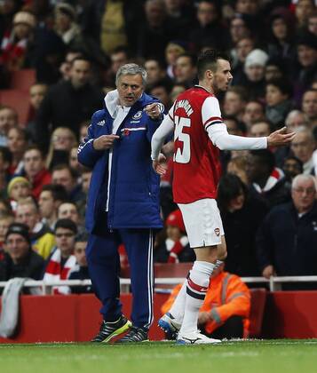Chelsea manager Jose Mourinho points at Arsenal s Carl Jenkinson Arsenal v Chelsea - Capital One Cup Fourth Round - The Emirates - London - England -29 10 2013 - Pic David Klein Sportimage EDITORIAL USE ONLY. No use with unauthorised audio, video, data, fixture lists, club league logos or live services. Online in-match use limited to 120 images, no video emulation. No use in betting, games or single club league player publications.