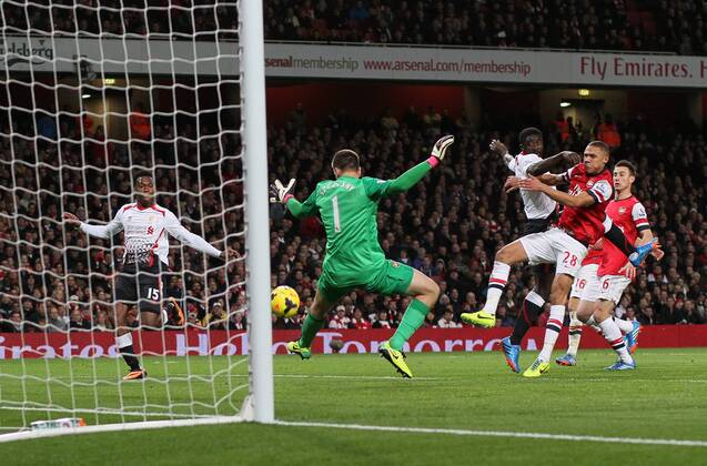 Arsenal s Wojiech Szczesny saves Liverpool s Kolo Toure s header Arsenal v Liverpool - Barclays Premier League - Emirates Stadium - London - England -02 11 2013 - Pic David Klein Sportimage EDITORIAL USE ONLY. No use with unauthorised audio, video, data, fixture lists, club league logos or live services. Online in-match use limited to 120 images, no video emulation. No use in betting, games or single club league player publications.