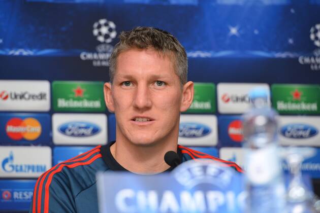 Bastian Schweinsteiger (FC Bayern Muenchen) zur Pressekonferenz Pressekonferenz, FC Viktoria Pilsen vs. Bayern Muenchen, Champions League, Vorrunde, 04.11.2013 EP_BHR