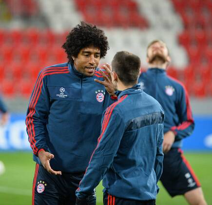 Dante (FC Bayern München) li. und Franck Ribery (FC Bayern München) re. Abschlusstraining, FC Viktoria Pilsen vs. Bayern München, Champions League, Vorrunde, 04.11.2013 EP_bhr