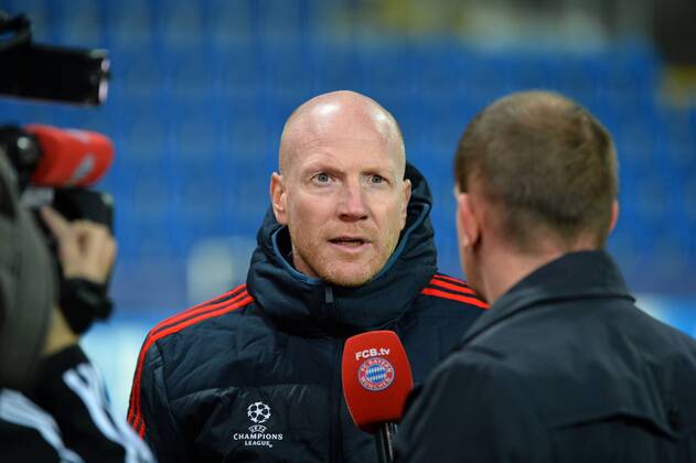 Sportdirektor Matthias Sammer (FC Bayern München) im Interview Abschlusstraining, FC Viktoria Pilsen vs. Bayern München, Champions League, Vorrunde, 04.11.2013