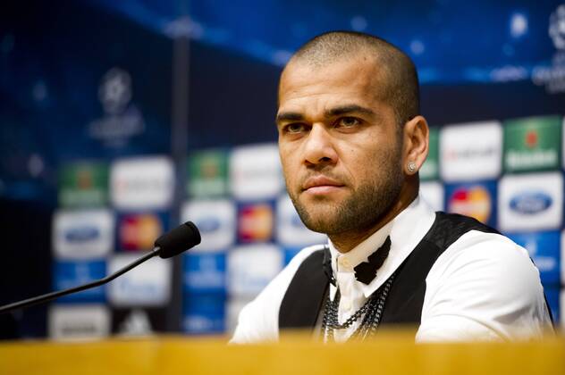FC Barcelona s Daniel Alves attends a press conference at Camp Nou Stadium in Barcelona. November 5, 2013.  (20131105046)