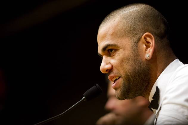 FC Barcelona s Daniel Alves attends a press conference at Camp Nou Stadium in Barcelona. November 5, 2013.  (20131105052)