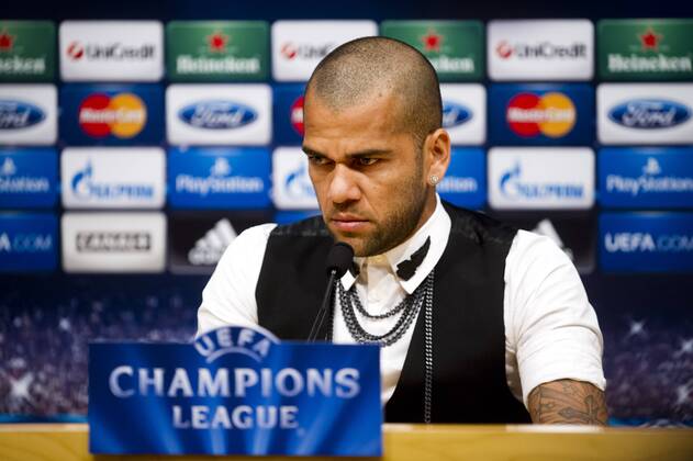 FC Barcelona s Daniel Alves attends a press conference at Camp Nou Stadium in Barcelona. November 5, 2013.  (20131105058)