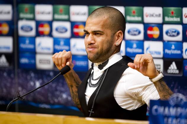 FC Barcelona s Daniel Alves attends a press conference at Camp Nou Stadium in Barcelona. November 5, 2013.  (20131105061)