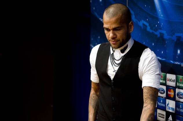 FC Barcelona s Daniel Alves attends a press conference at Camp Nou Stadium in Barcelona. November 5, 2013.  (20131105038)