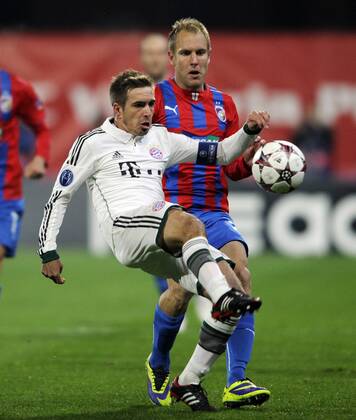 Philipp Lahm (Bayern, left) and Daniel Kolar (Plzen) are pictured during their 4th round of the Champions League group D soccer match FC Viktoria Plzen vs. FC Bayern Munich in Pilsen, Czech Republic, November 5, 2013. (CTKxPhoto PetrxEret) CTKPhotoP201311050842101  ert 2