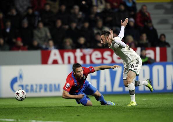 Stanislav Tecl (Plzen, left) and Diego Contento (Bayern) are pictured during their 4th round of the Champions League group D soccer match FC Viktoria Plzen vs. FC Bayern Munich in Pilsen, Czech Republic, November 5, 2013. (CTKxPhoto PetrxEret) CTKPhotoP201311050838301  ert 1