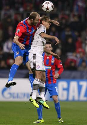Roman Hubnik (Plzen, left) and Rafinha (Bayern) are pictured during their 4th round of the Champions League group D soccer match FC Viktoria Plzen vs. FC Bayern Munich in Pilsen, Czech Republic, November 5, 2013. (CTKxPhoto MichalxKamaryt) CTKPhotoP201311050856301  kmt 1
